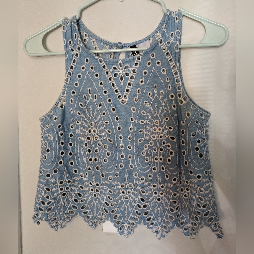 H&M Crop Tank Top with Blue Eyelet detail S/4